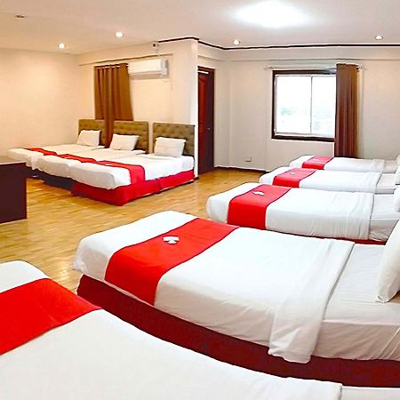 The Humbertos Hotel Davao Bagian luar foto