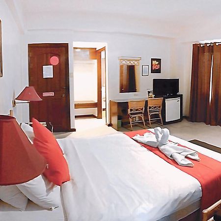 The Humbertos Hotel Davao Bagian luar foto