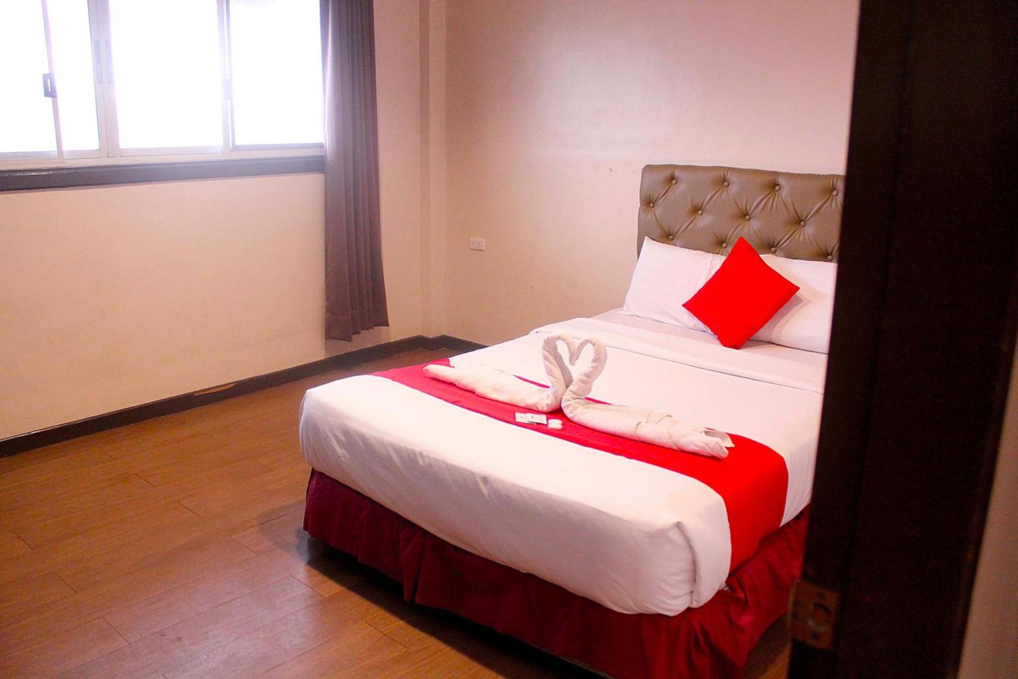 The Humbertos Hotel Davao Bagian luar foto