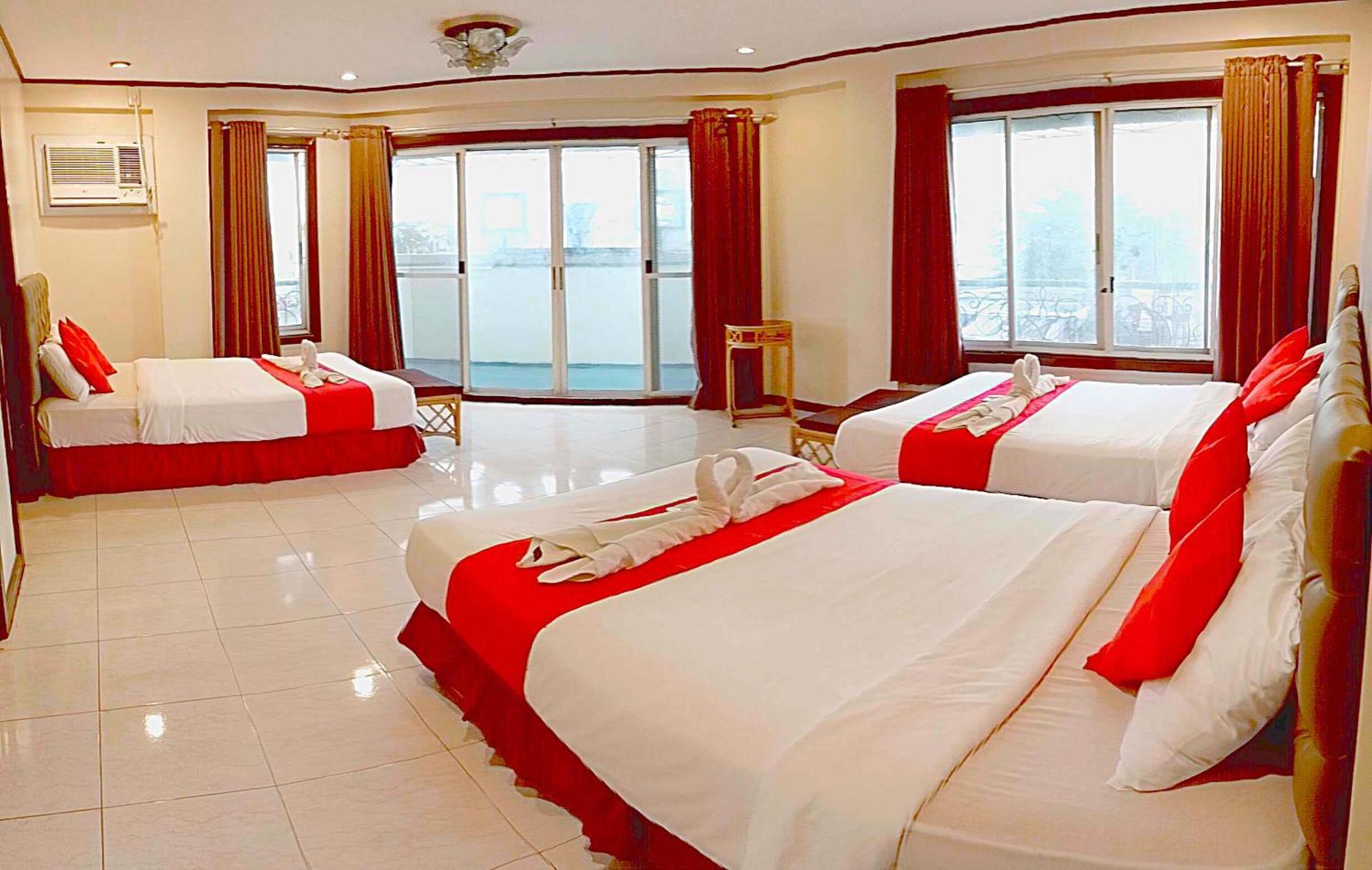 The Humbertos Hotel Davao Bagian luar foto