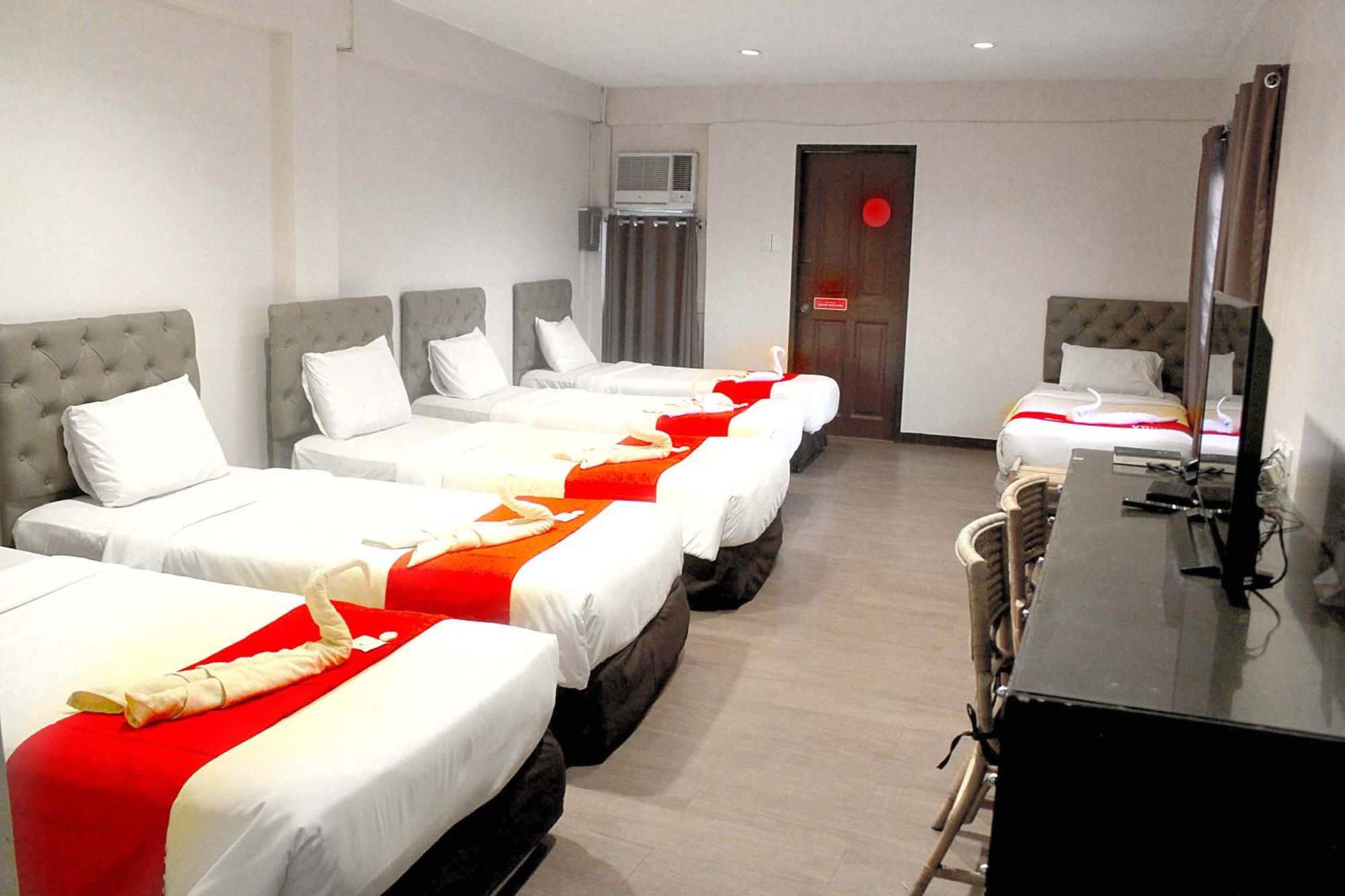 The Humbertos Hotel Davao Bagian luar foto