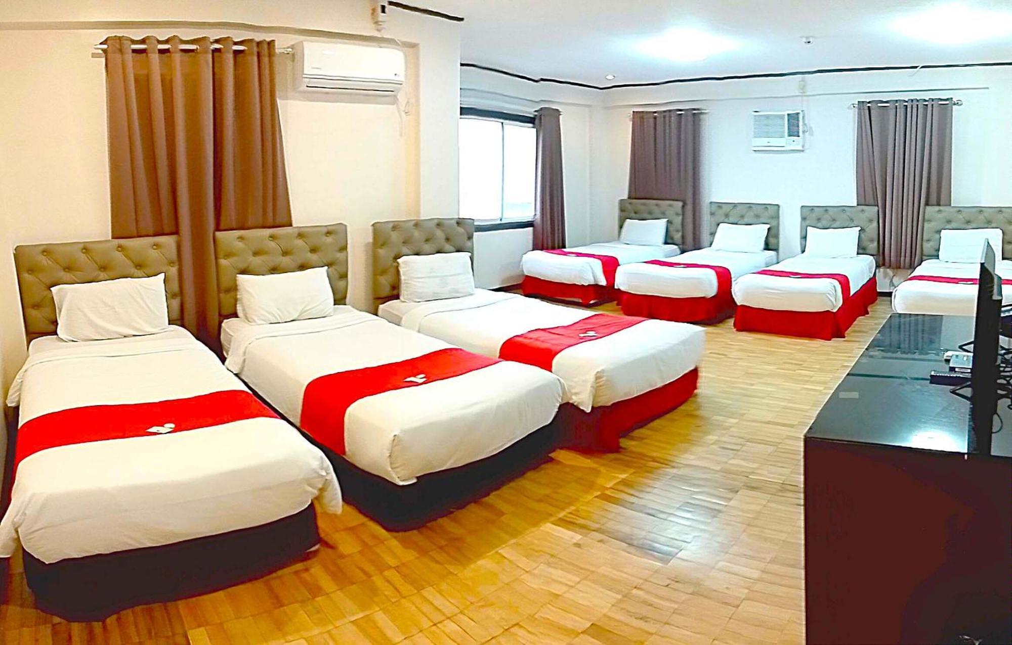 The Humbertos Hotel Davao Bagian luar foto