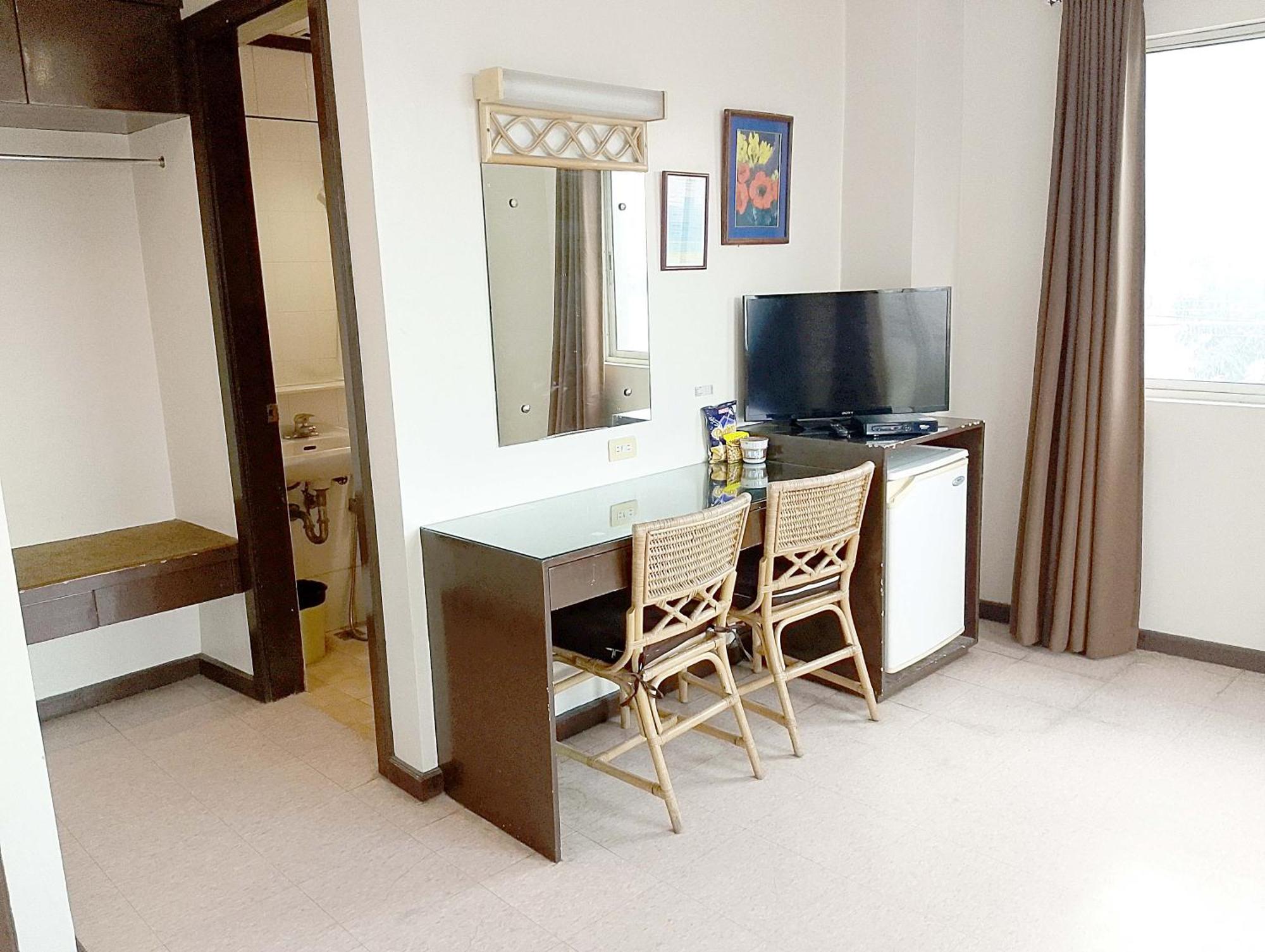 The Humbertos Hotel Davao Bagian luar foto