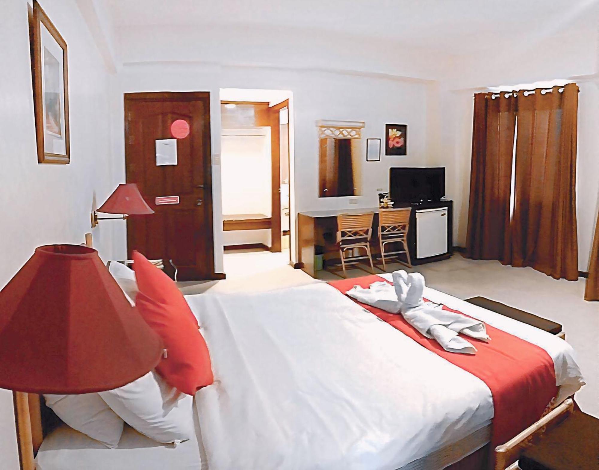 The Humbertos Hotel Davao Bagian luar foto
