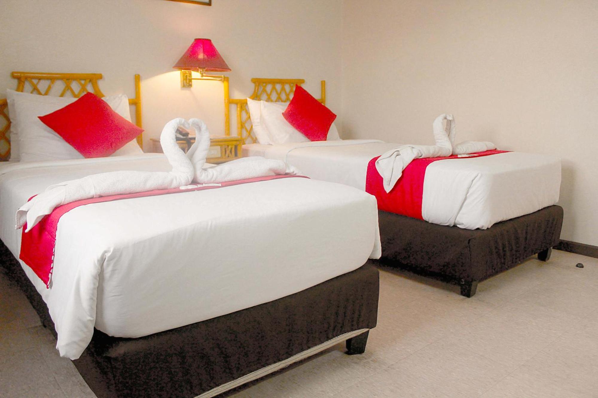 The Humbertos Hotel Davao Bagian luar foto