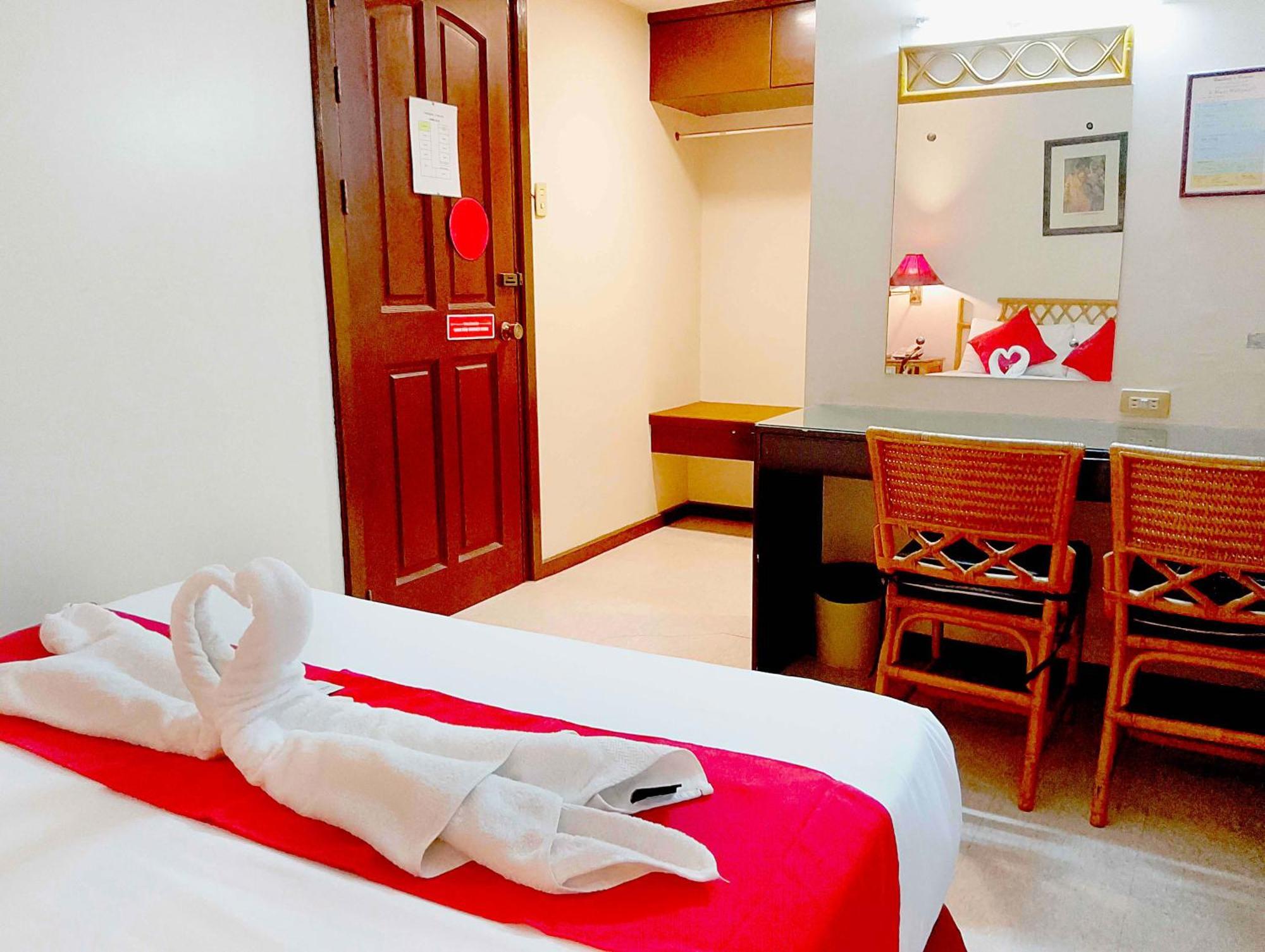 The Humbertos Hotel Davao Bagian luar foto