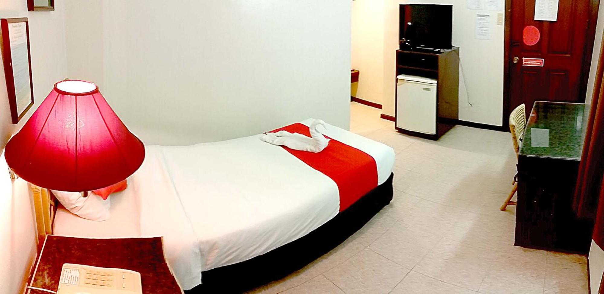 The Humbertos Hotel Davao Bagian luar foto